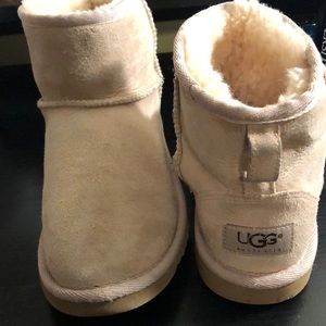 Uggs size 4